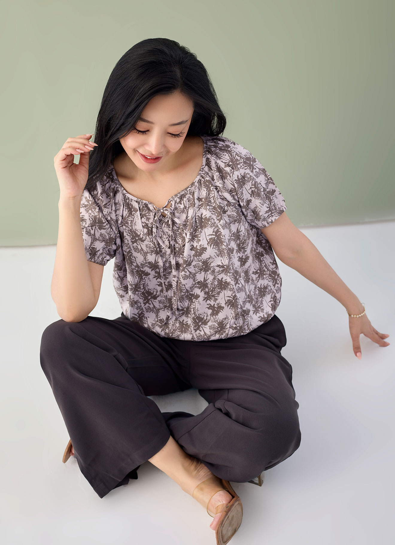 Pine-Bark  by Sleeve Blouse