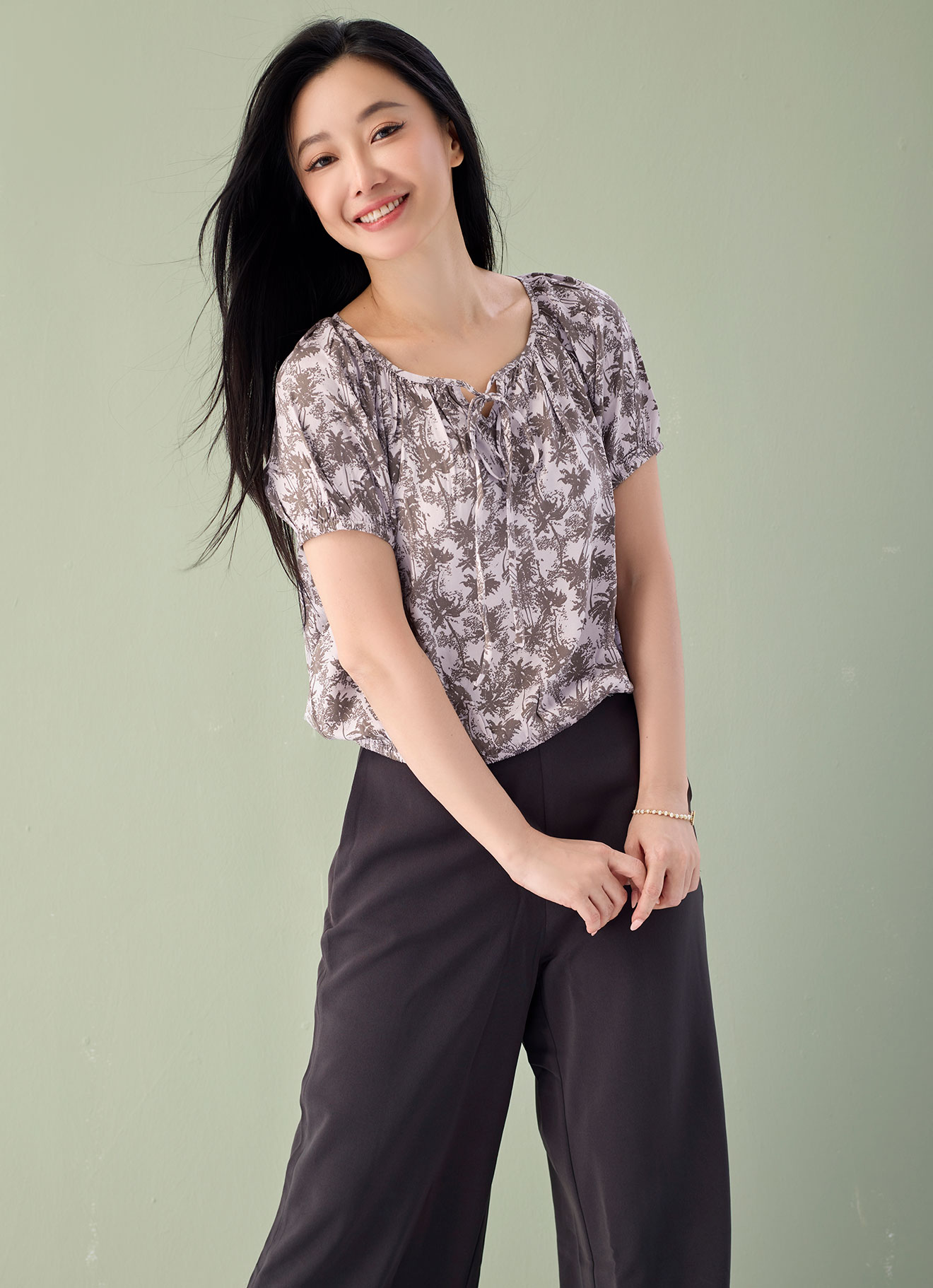 Pine-Bark  by Sleeve Blouse