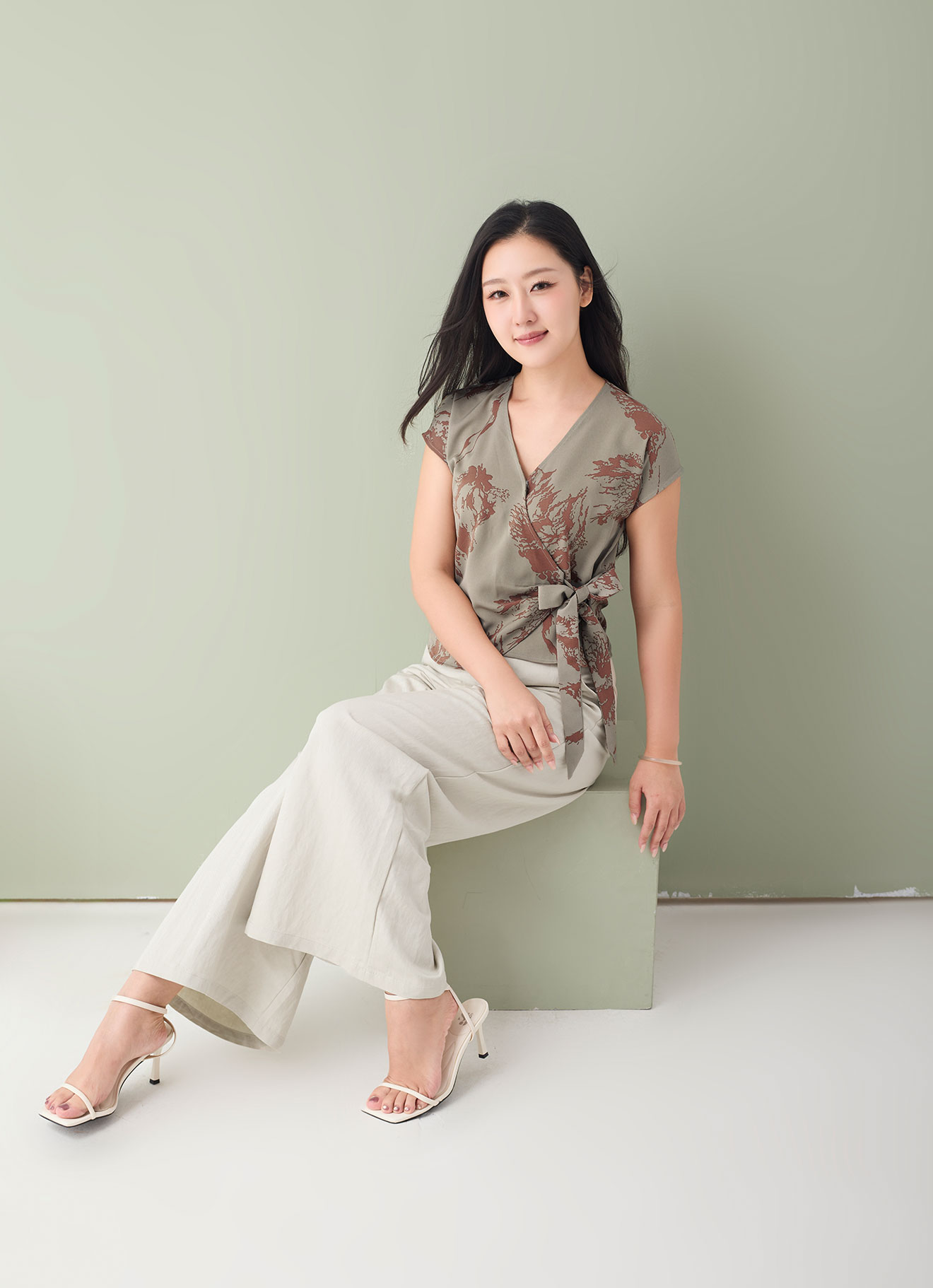 Agate-Gray by V-Neck Top