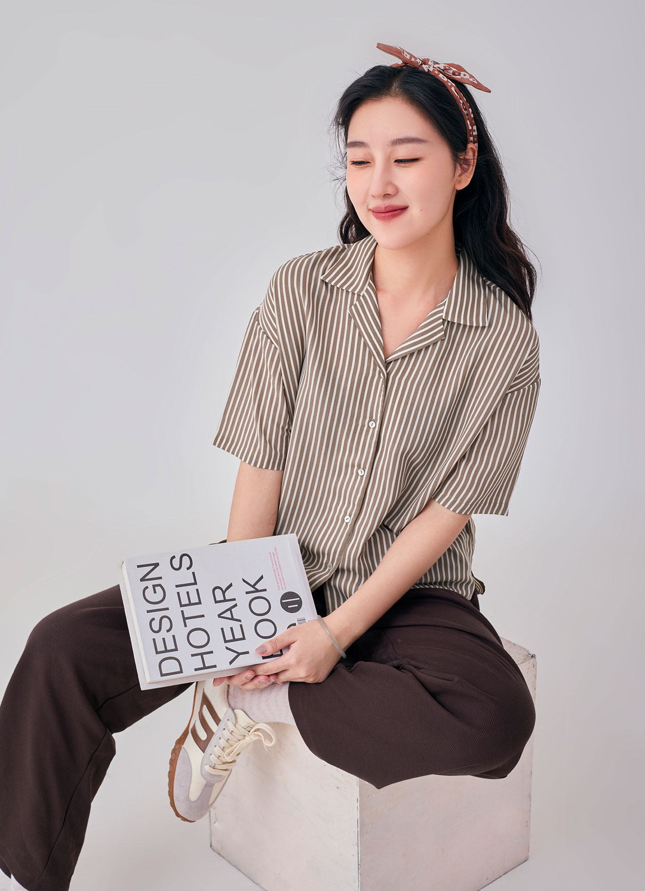 Amphora by STRIPED SHIRT