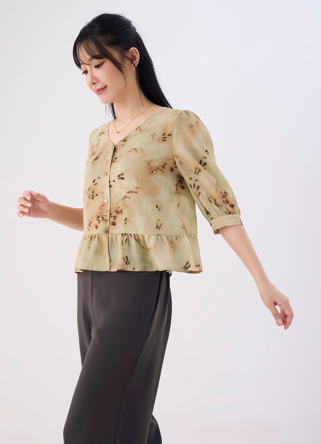 Banana-Crepe by V-Neck Blouse