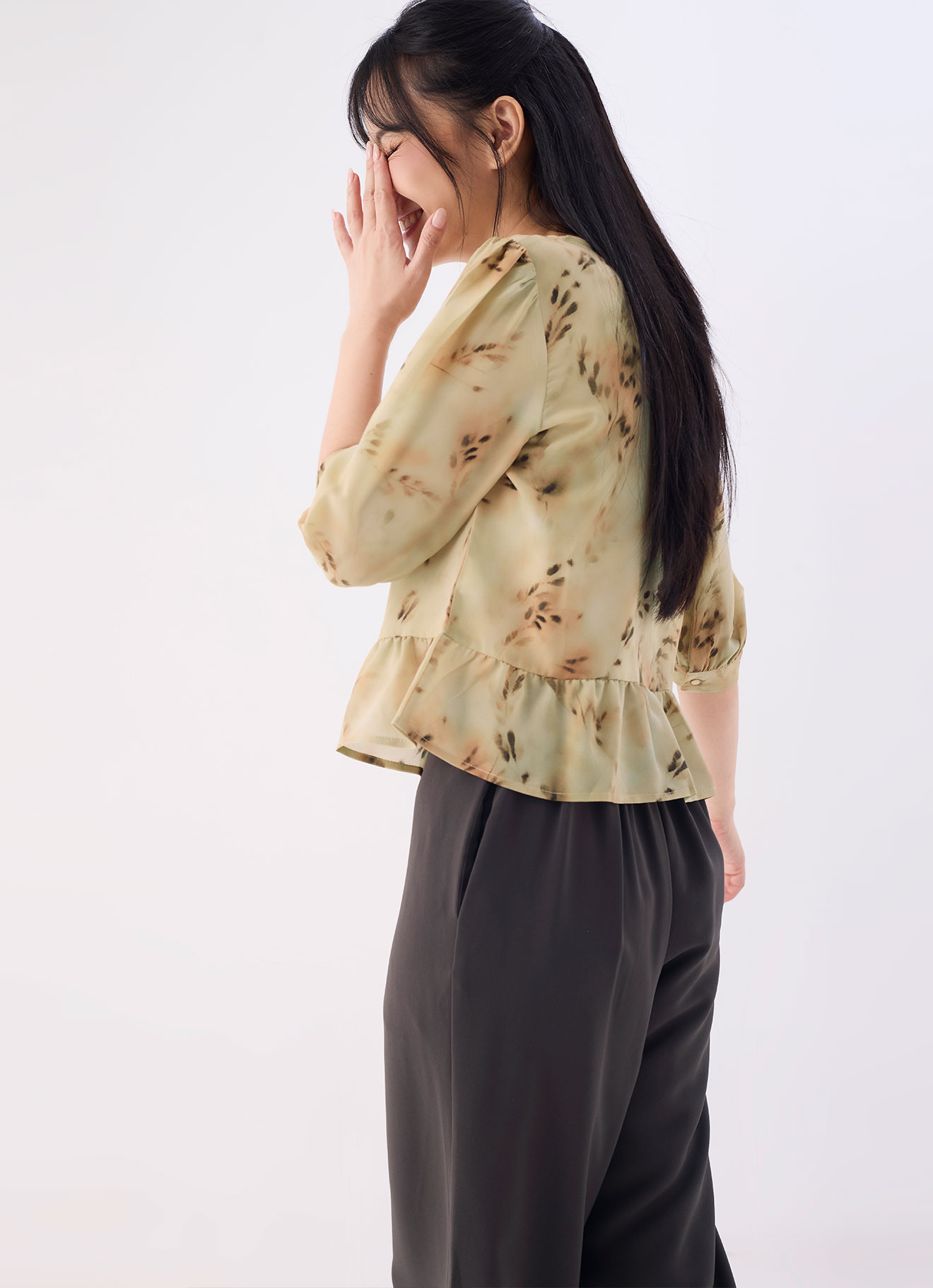 Banana-Crepe by V-Neck Blouse