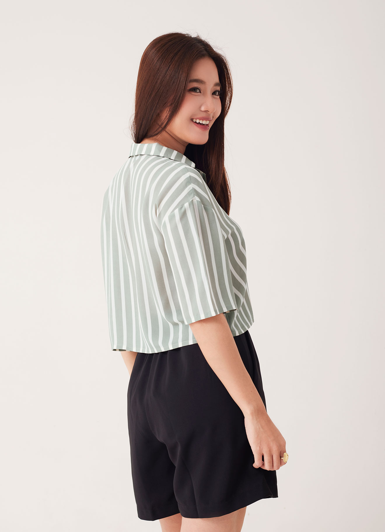 Iceberg-Green by STRIPED SHIRT